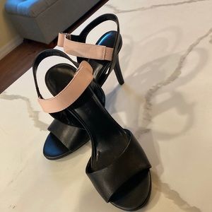 H by Halston Velcro Strap Heels 8.5 Black & Pink